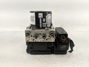 2013-2015 Volkswagen Passat ABS Pump Control Module Replacement P/N:1K0 614 517 EA Fits Fits 2013 2014 2015 OEM Used Auto Pa