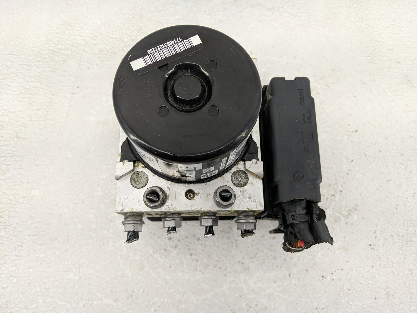 2013-2015 Volkswagen Passat ABS Pump Control Module Replacement P/N:1K0 614 517 EA Fits Fits 2013 2014 2015 OEM Used Auto Pa
