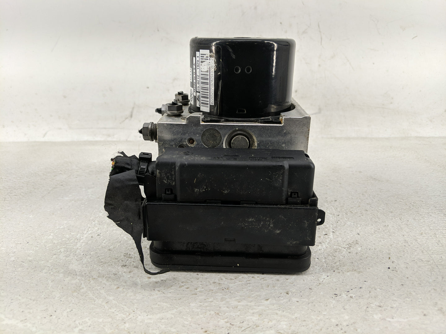 2013-2015 Volkswagen Passat ABS Pump Control Module Replacement P/N:1K0 614 517 EA Fits Fits 2013 2014 2015 OEM Used Auto Pa