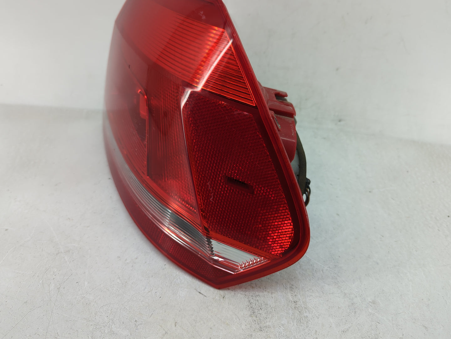 2012-2015 Volkswagen Passat Tail Light Assembly Passenger Right OEM P/N:561 945 096 Fits Fits 2012 2013 2014 2015 OEM Used A