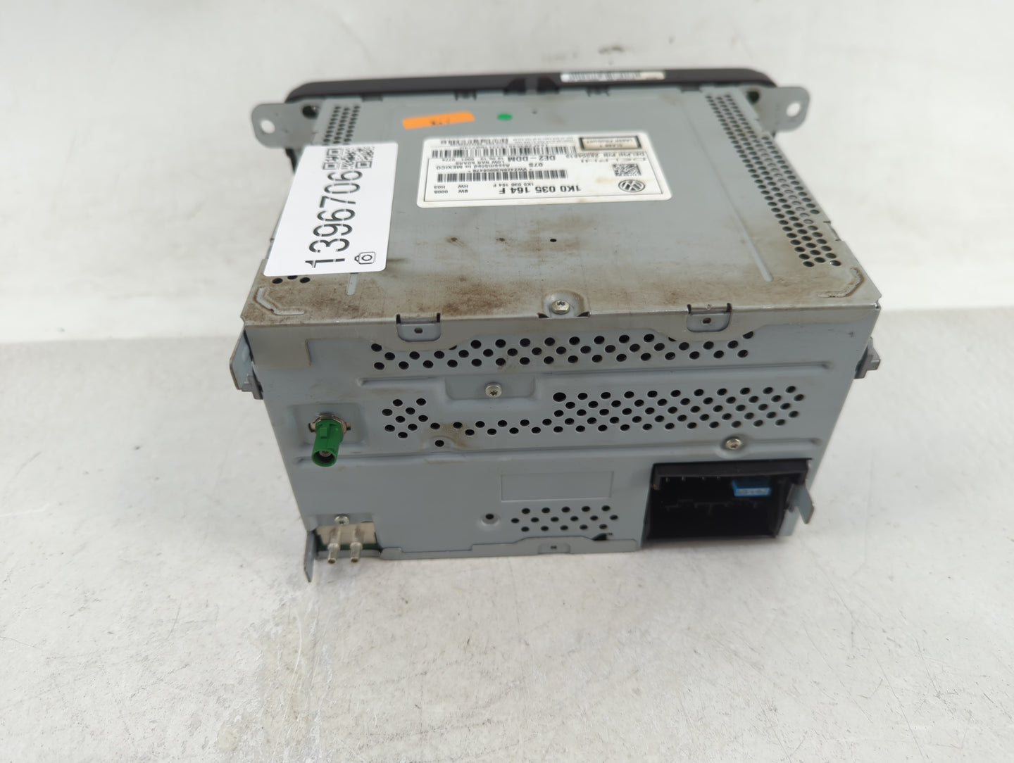 2012-2015 Volkswagen Passat Radio AM FM Cd Player Receiver Replacement P/N:28354813 1K0 035 164 F Fits OEM Used Auto Parts -