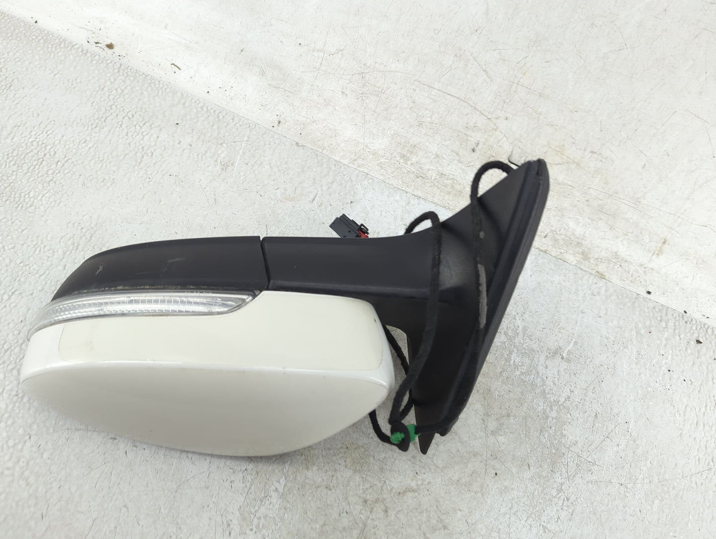 2013-2015 Volkswagen Passat Driver Side View Mirror - Left Door Mirror OEM Used - Oemusedautoparts1.com