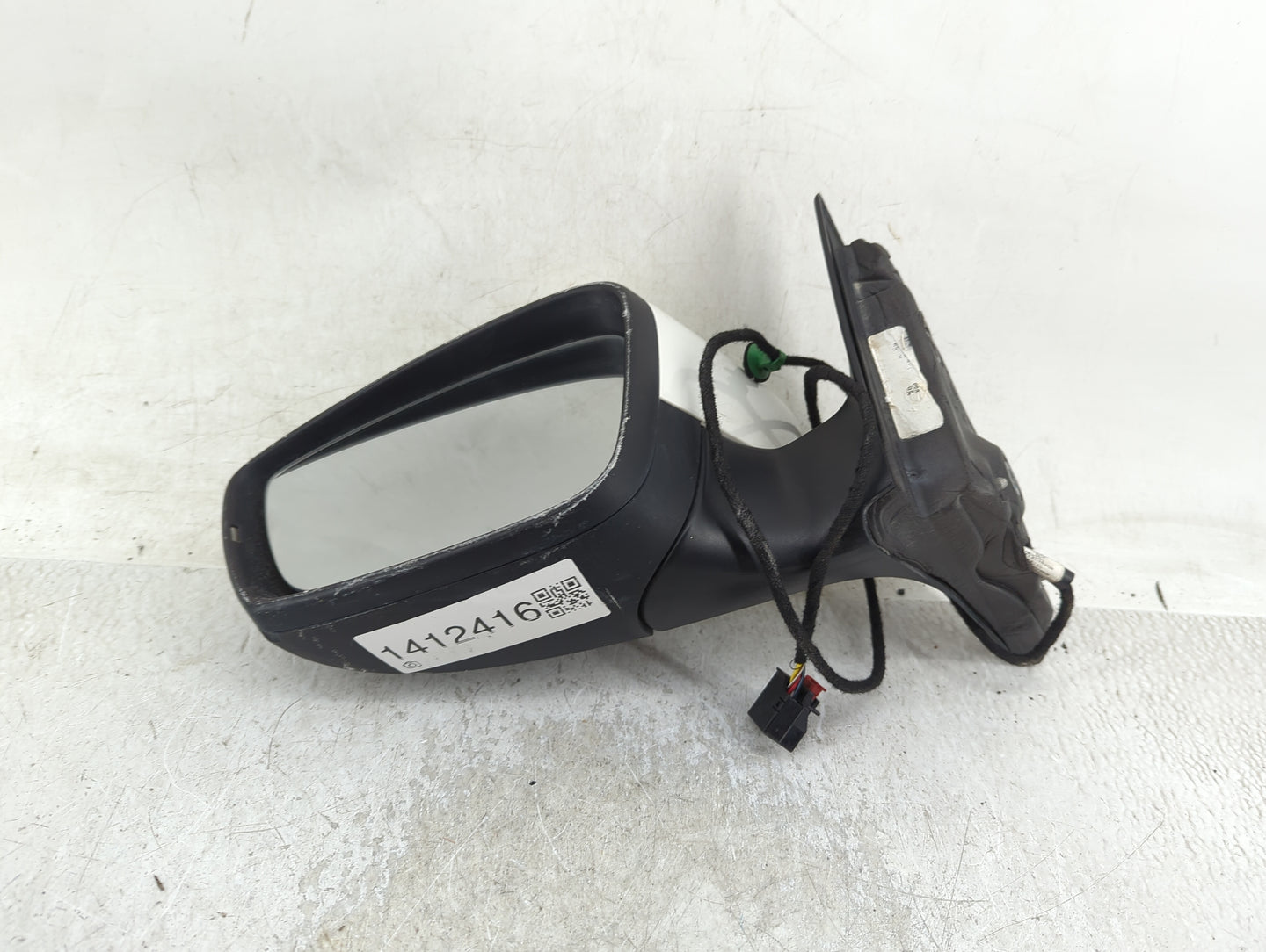 2013-2015 Volkswagen Passat Driver Side View Mirror - Left Door Mirror OEM Used - Oemusedautoparts1.com