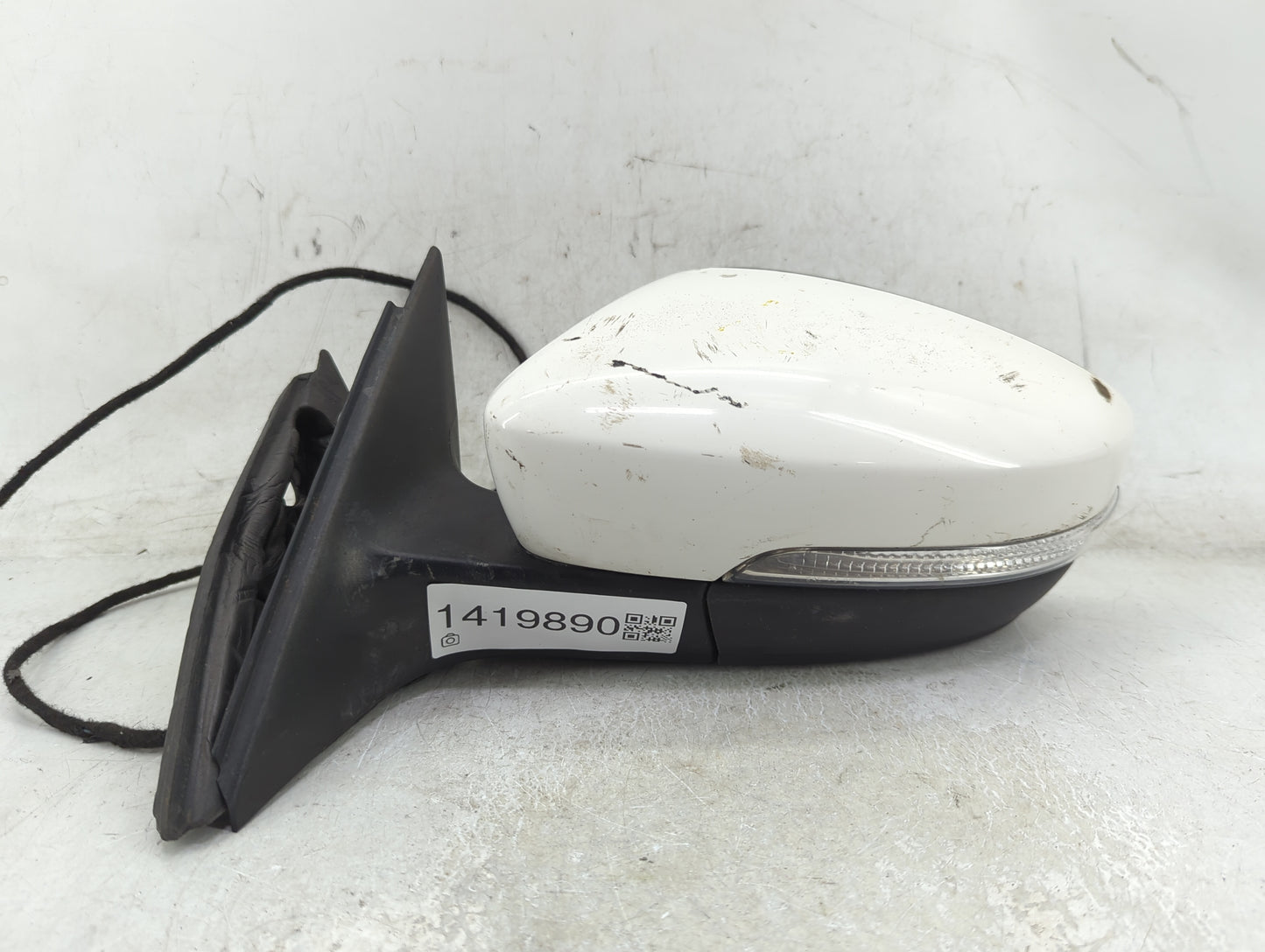 2013-2015 Volkswagen Passat Driver Side View Mirror - Left Door Mirror OEM Used - Oemusedautoparts1.com