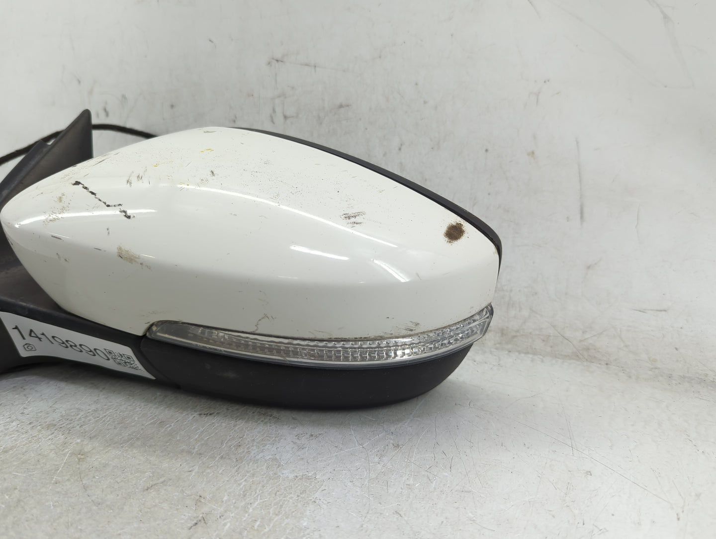 2013-2015 Volkswagen Passat Driver Side View Mirror - Left Door Mirror OEM Used - Oemusedautoparts1.com