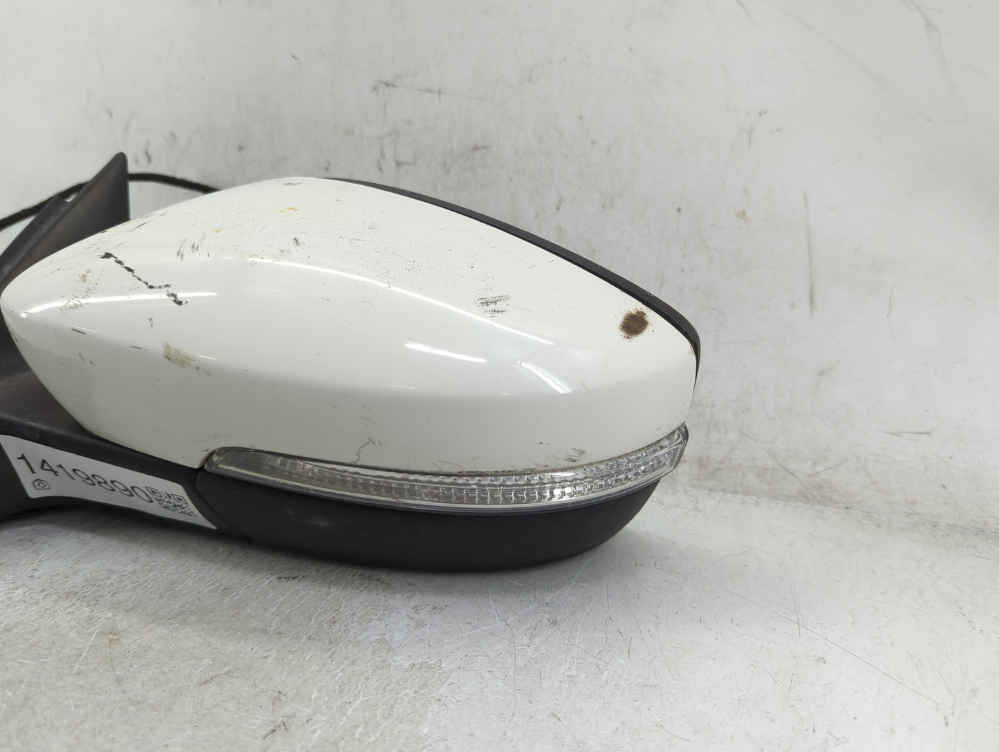 2013-2015 Volkswagen Passat Driver Side View Mirror - Left Door Mirror OEM Used - Oemusedautoparts1.com