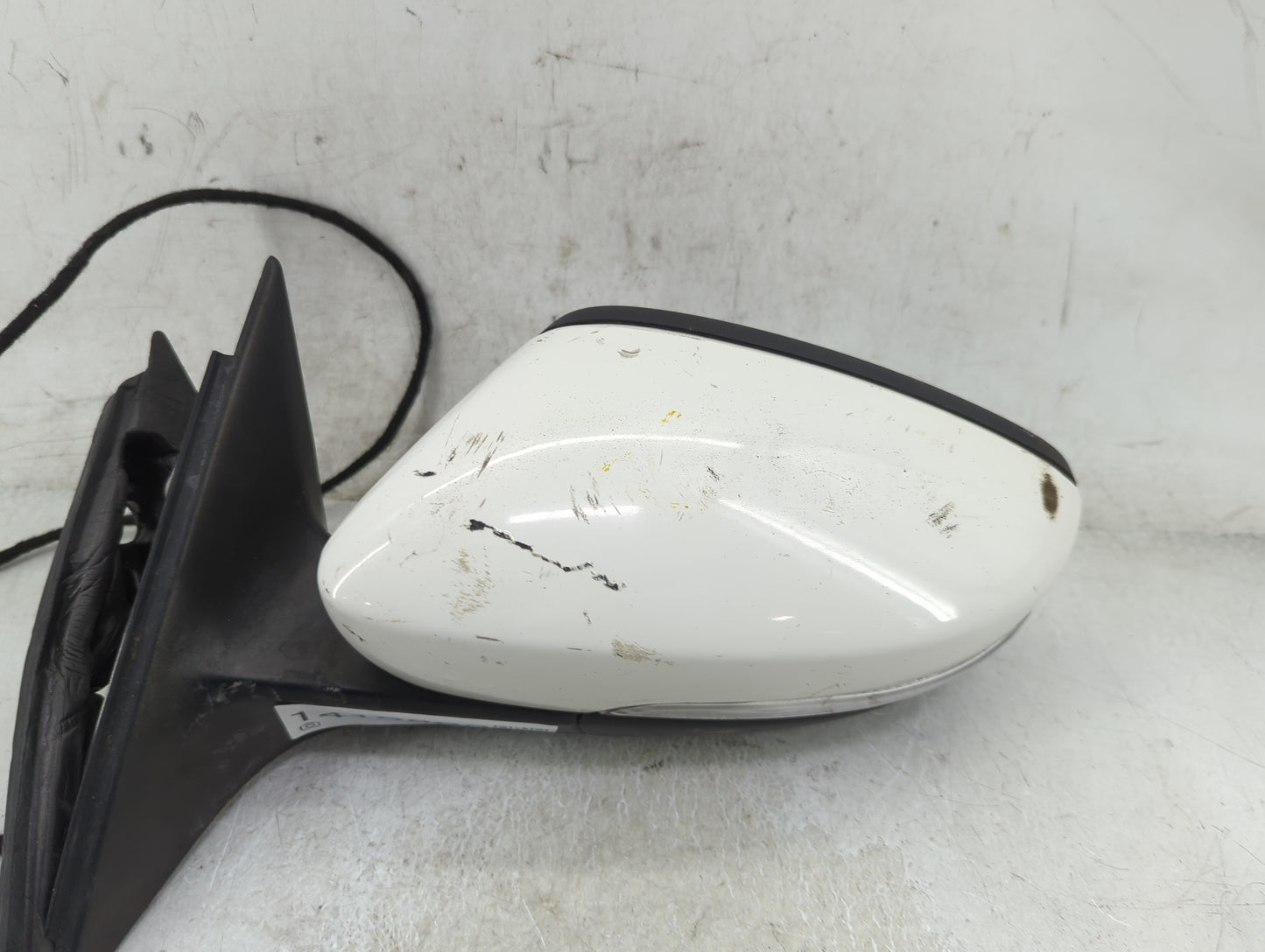 2013-2015 Volkswagen Passat Driver Side View Mirror - Left Door Mirror OEM Used - Oemusedautoparts1.com