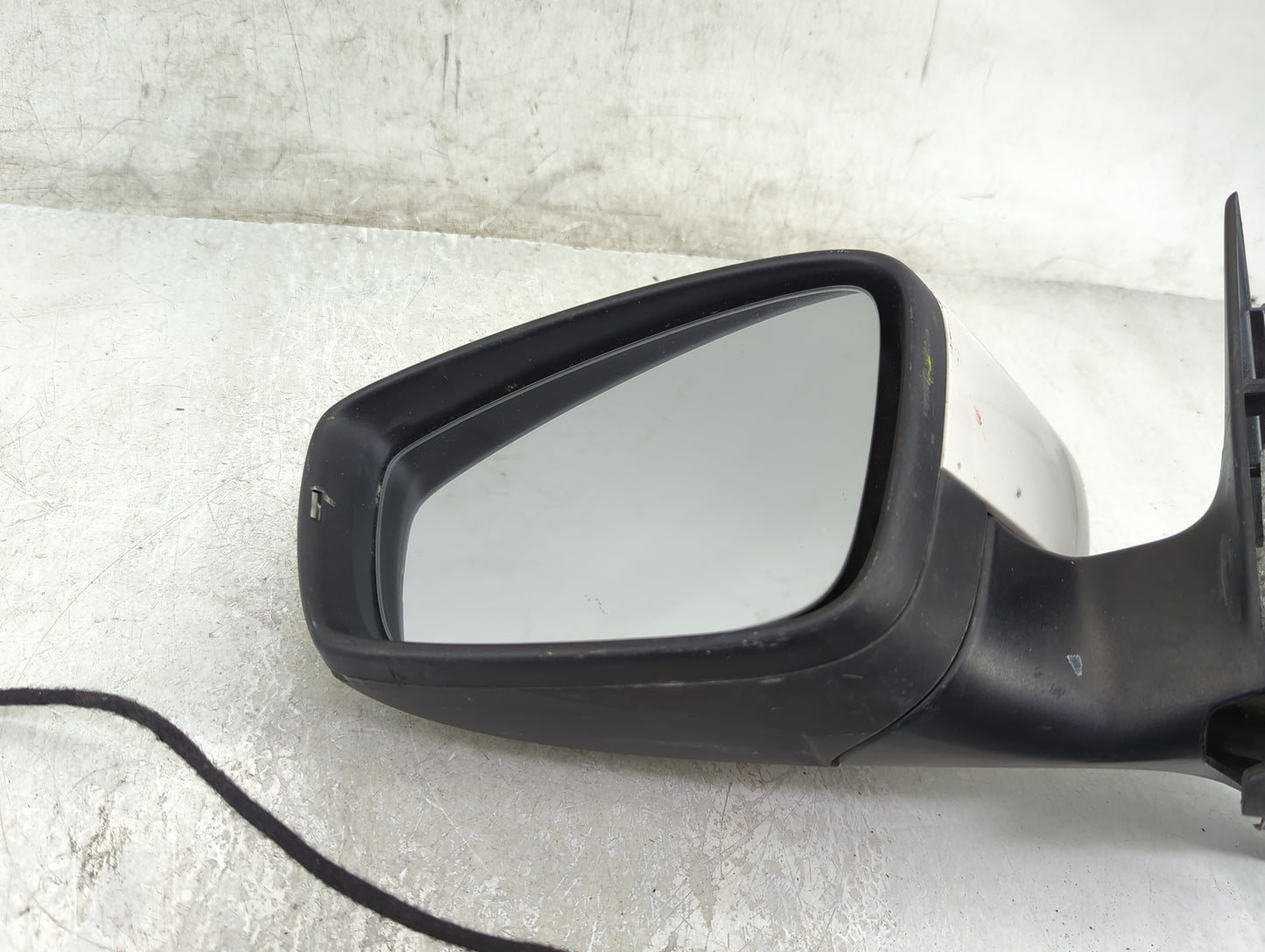 2013-2015 Volkswagen Passat Driver Side View Mirror - Left Door Mirror OEM Used - Oemusedautoparts1.com