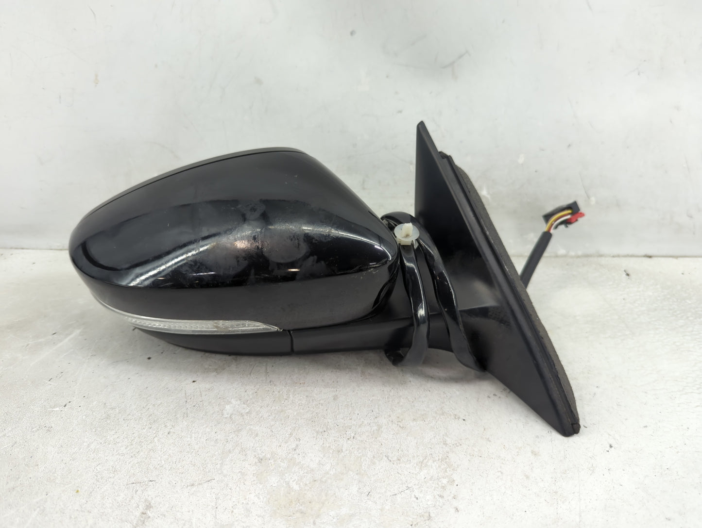 2013-2015 Volkswagen Passat Passenger Side View Mirror - Right Door Mirror OEM Used - Oemusedautoparts1.com
