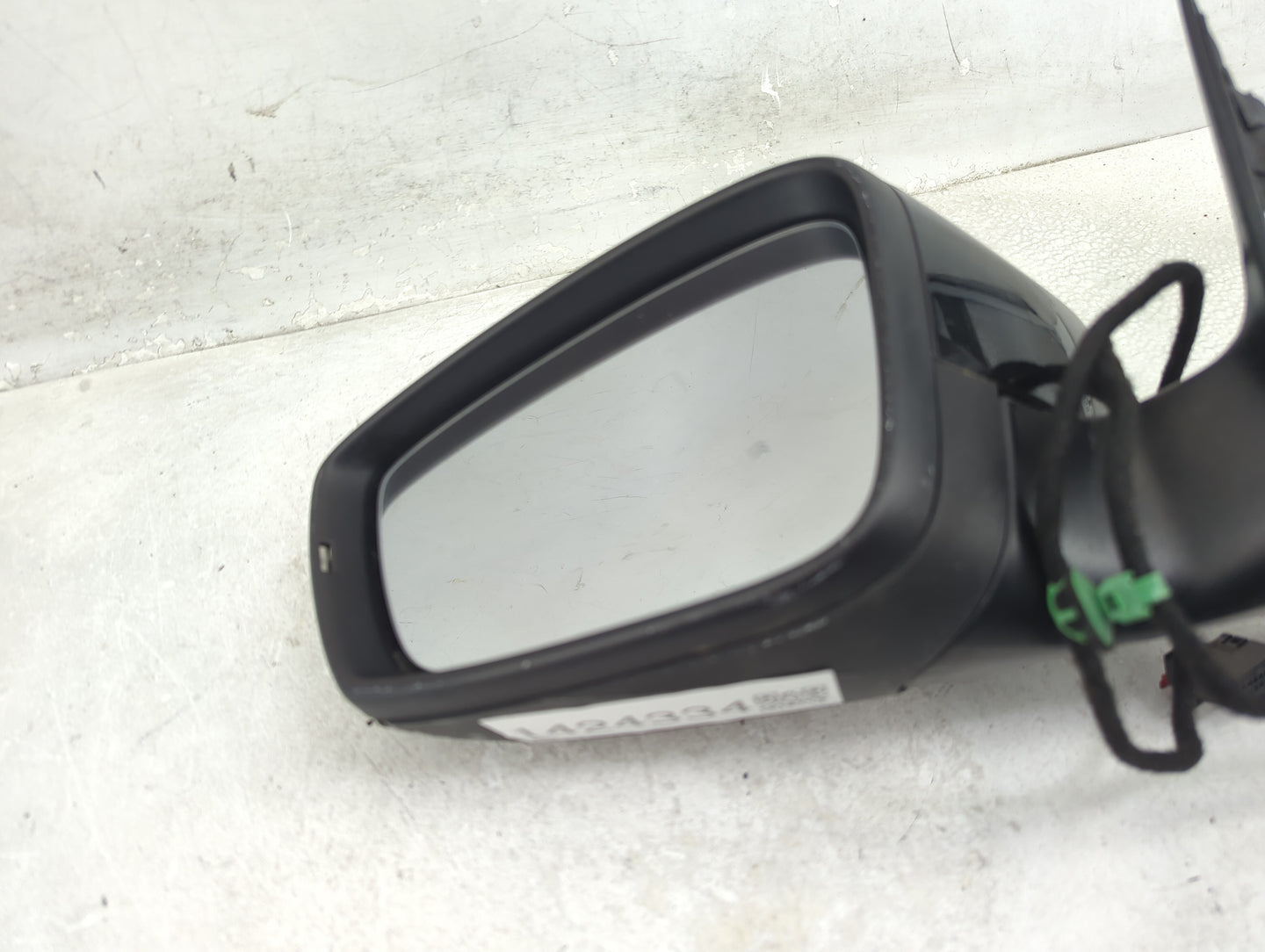 2013-2015 Volkswagen Passat Driver Side View Mirror - Left Door Mirror OEM Used - Oemusedautoparts1.com