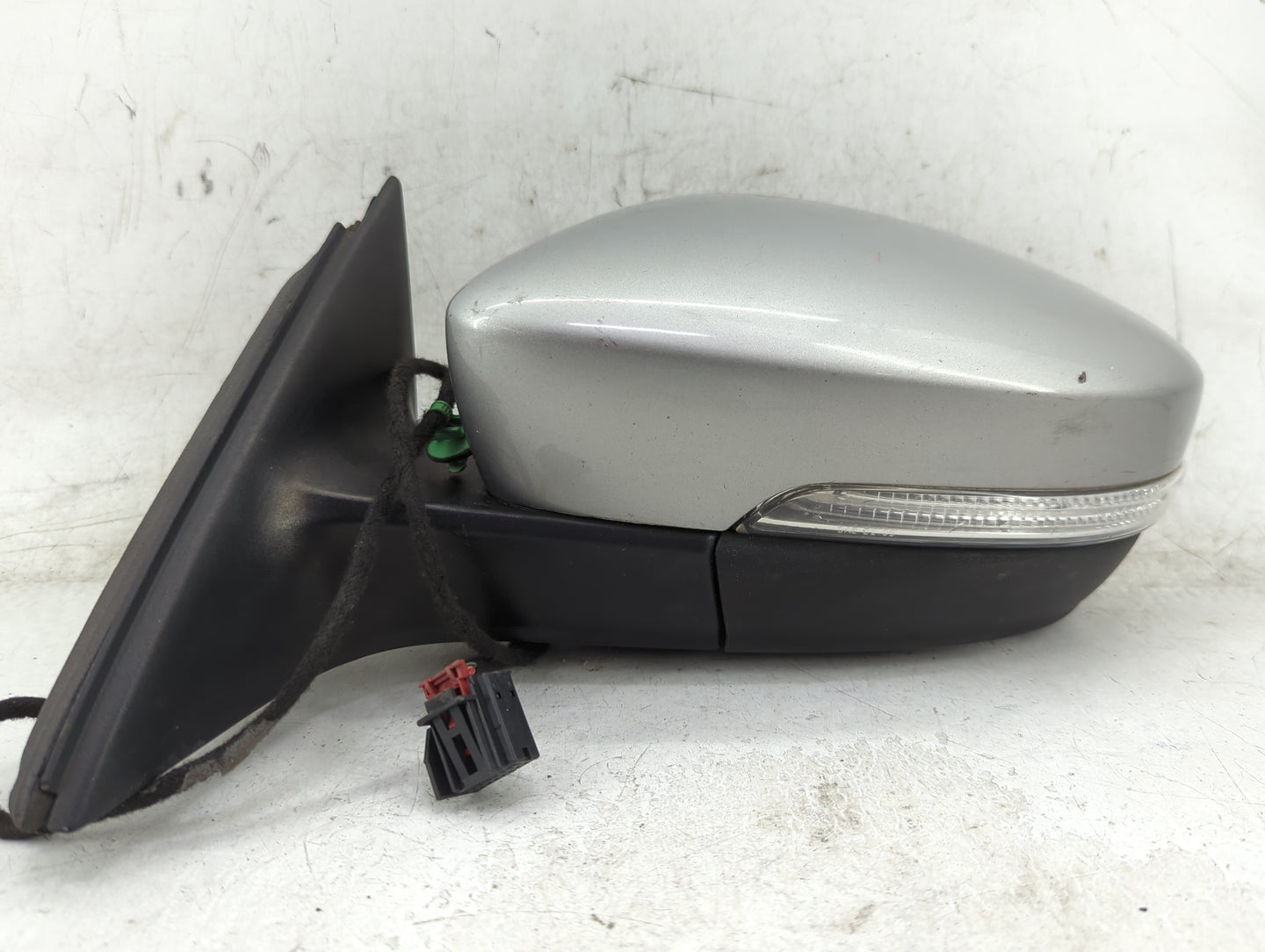 2013-2015 Volkswagen Passat Driver Side View Mirror - Left Door Mirror OEM Used - Oemusedautoparts1.com