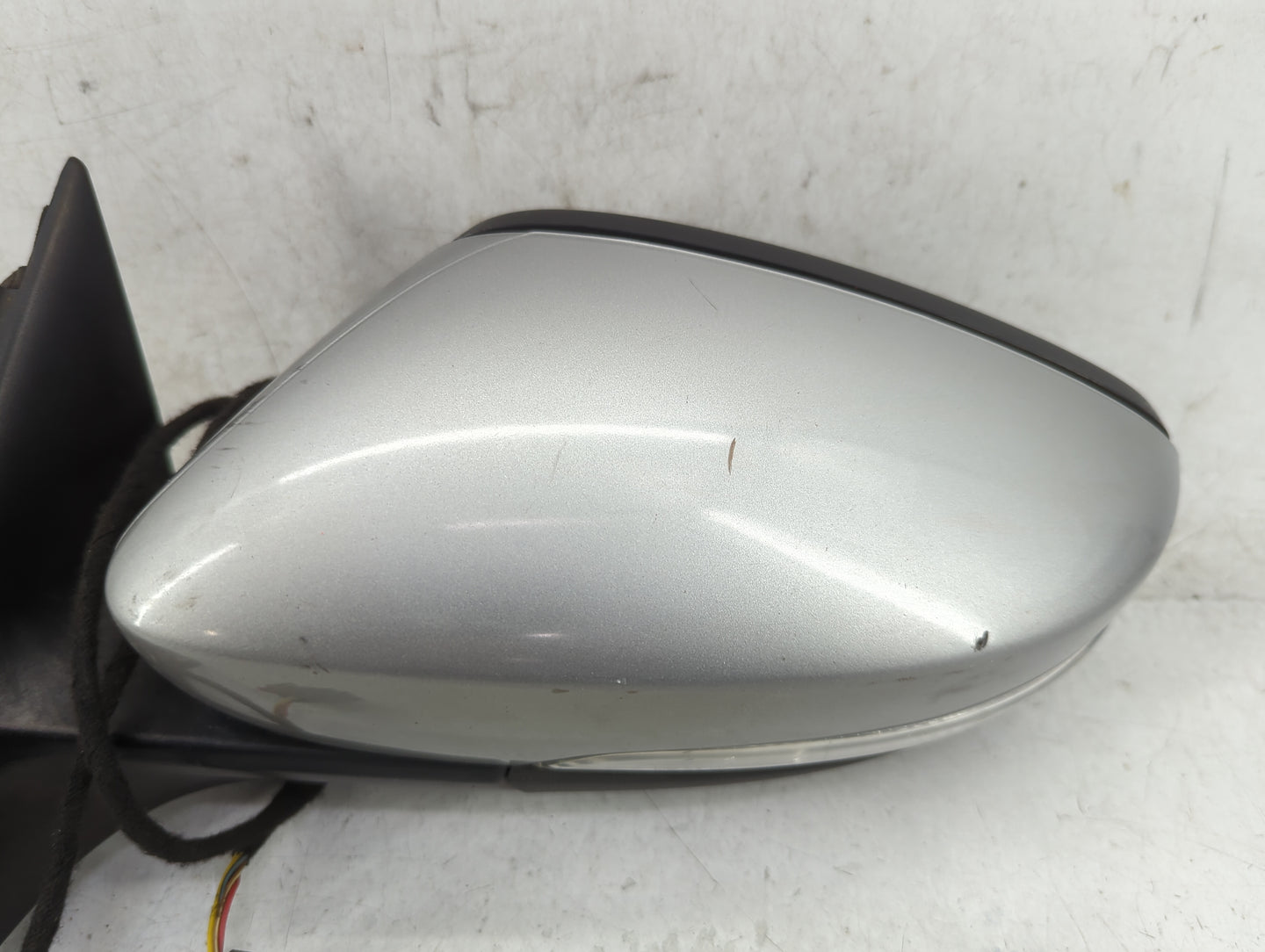 2013-2015 Volkswagen Passat Driver Side View Mirror - Left Door Mirror OEM Used - Oemusedautoparts1.com