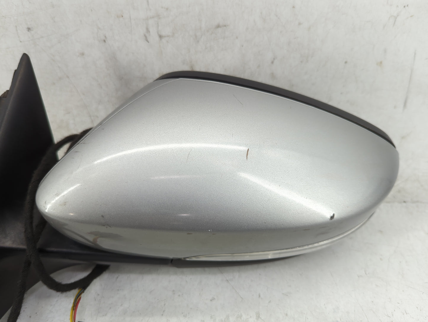 2013-2015 Volkswagen Passat Driver Side View Mirror - Left Door Mirror OEM Used - Oemusedautoparts1.com