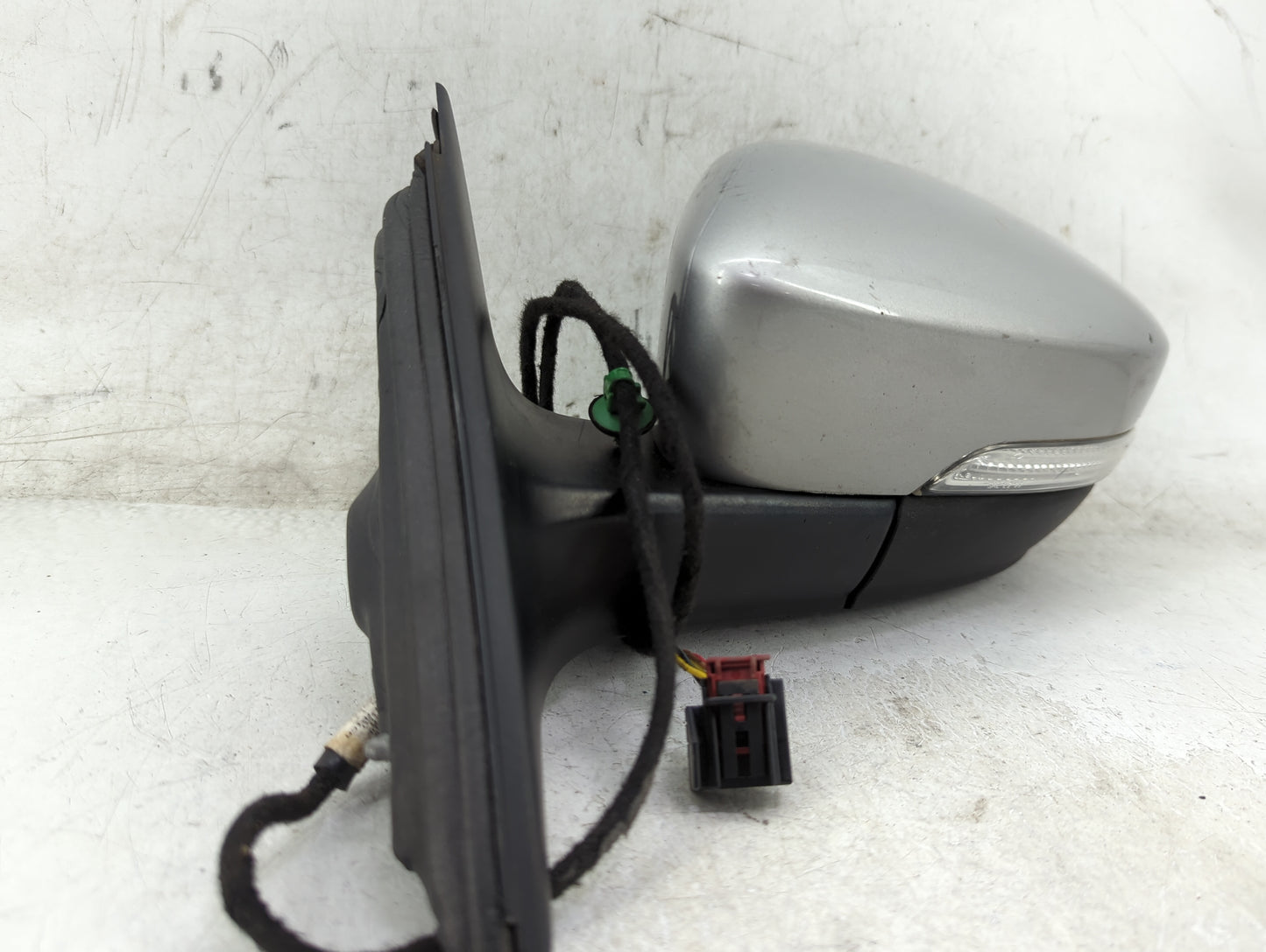 2013-2015 Volkswagen Passat Driver Side View Mirror - Left Door Mirror OEM Used - Oemusedautoparts1.com