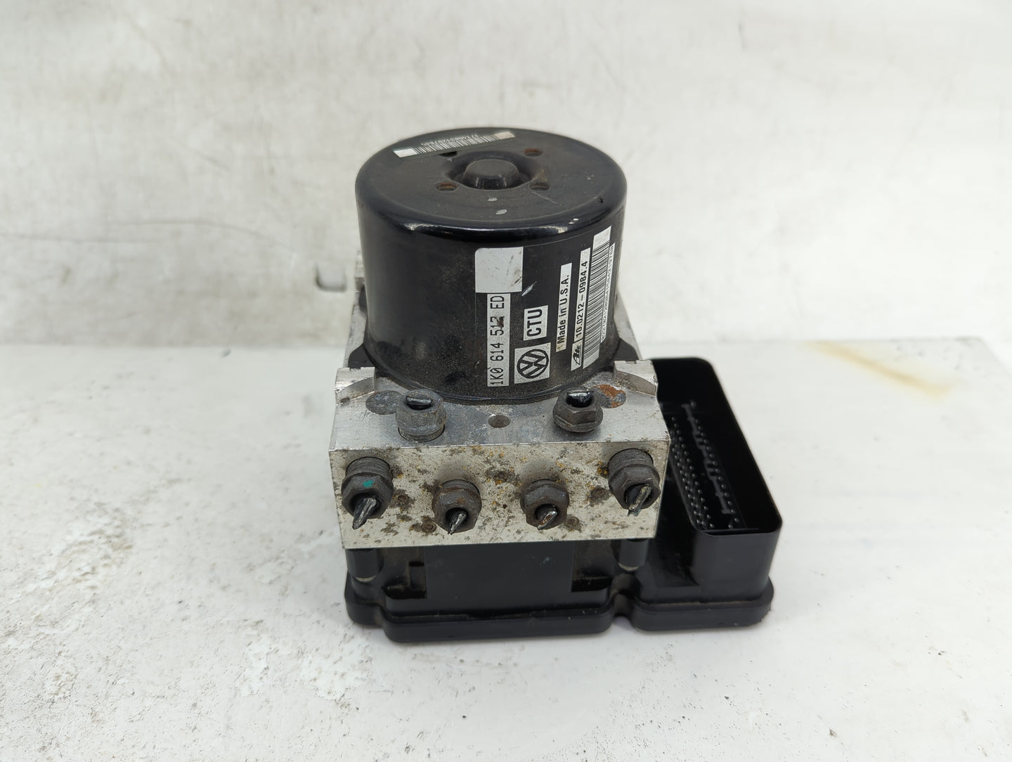 2013-2015 Volkswagen Passat ABS Pump Control Module Replacement P/N:1K0 614 542 ED 10.0212-0904.4 Fits Fits 2013 2014 2015 O