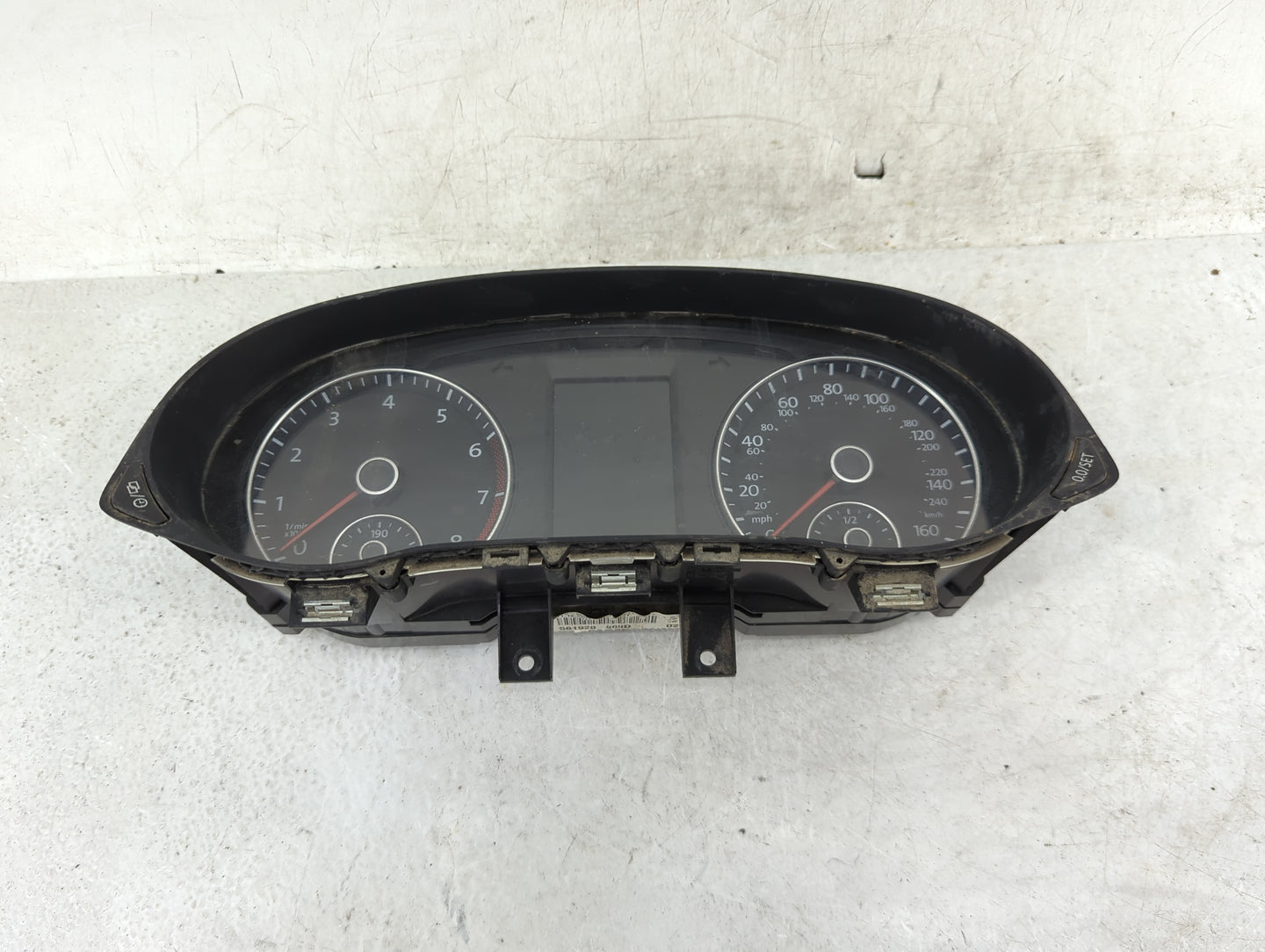 2013-2014 Volkswagen Passat Instrument Cluster Speedometer Gauges P/N:561920960D Fits Fits 2013 2014 OEM Used Auto Parts - O