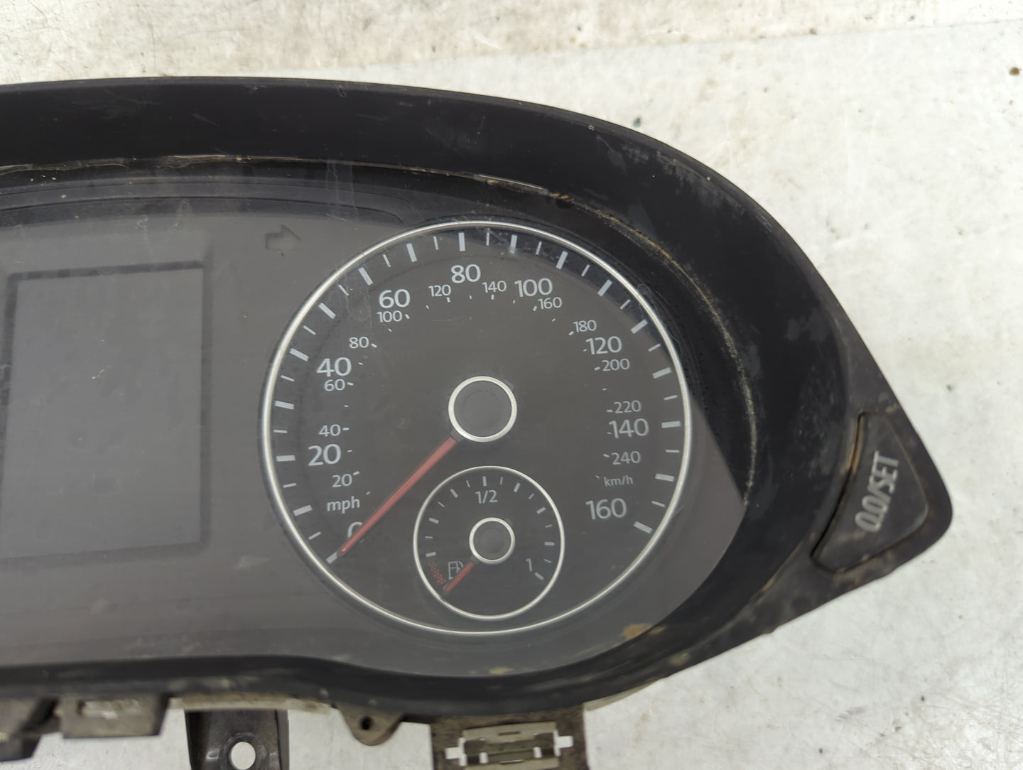 2013-2014 Volkswagen Passat Instrument Cluster Speedometer Gauges P/N:561920960D Fits Fits 2013 2014 OEM Used Auto Parts - O