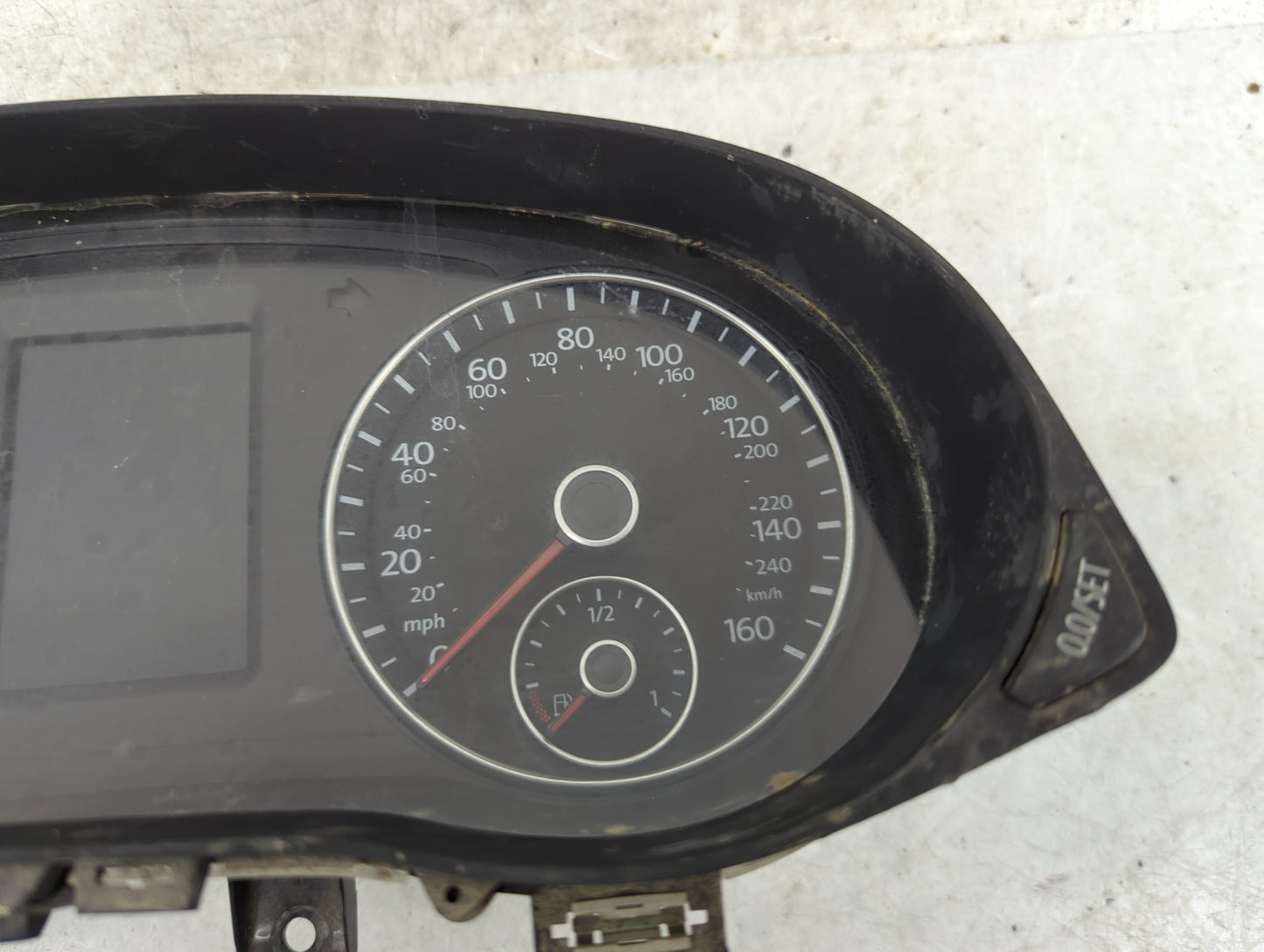 2013-2014 Volkswagen Passat Instrument Cluster Speedometer Gauges P/N:561920960D Fits Fits 2013 2014 OEM Used Auto Parts - O