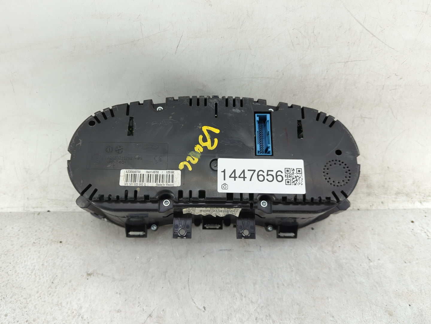 2013-2014 Volkswagen Passat Instrument Cluster Speedometer Gauges P/N:561920960D Fits Fits 2013 2014 OEM Used Auto Parts - O