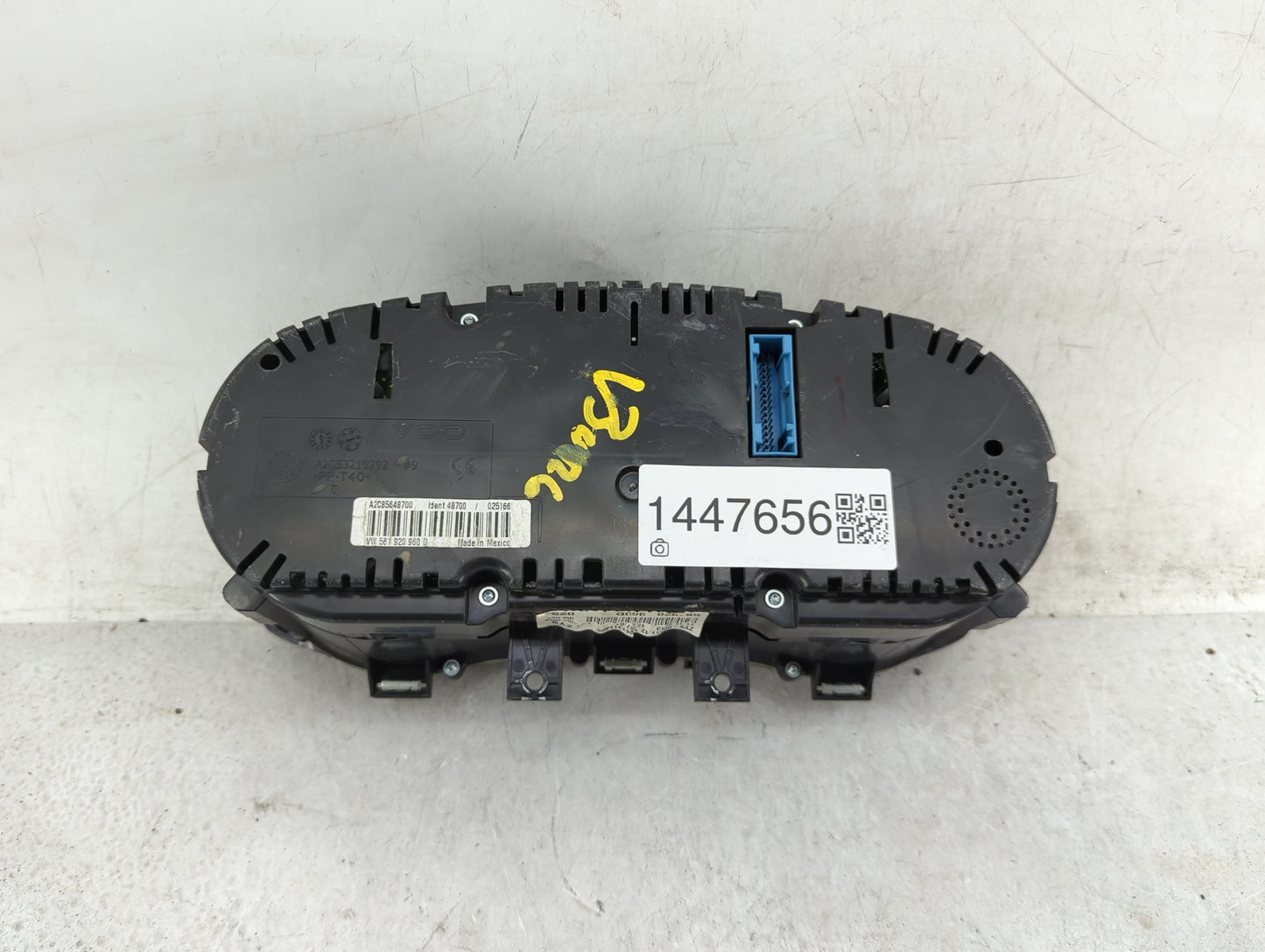 2013-2014 Volkswagen Passat Instrument Cluster Speedometer Gauges P/N:561920960D Fits Fits 2013 2014 OEM Used Auto Parts - O