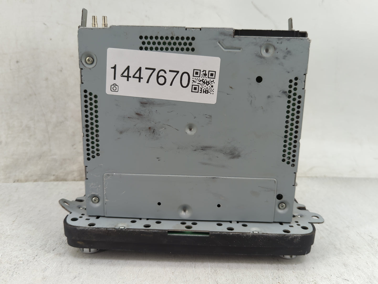 2012-2015 Volkswagen Passat Radio AM FM Cd Player Receiver Replacement P/N:1K0035164D 28354080 Fits OEM Used Auto Parts - Oe