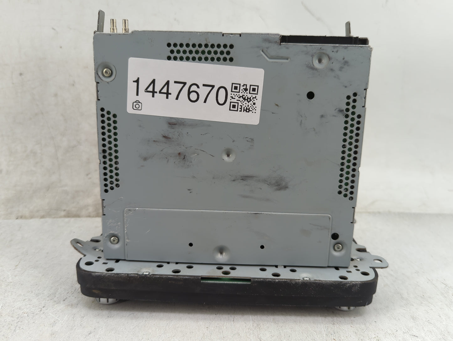 2012-2015 Volkswagen Passat Radio AM FM Cd Player Receiver Replacement P/N:1K0035164D 28354080 Fits OEM Used Auto Parts - Oe