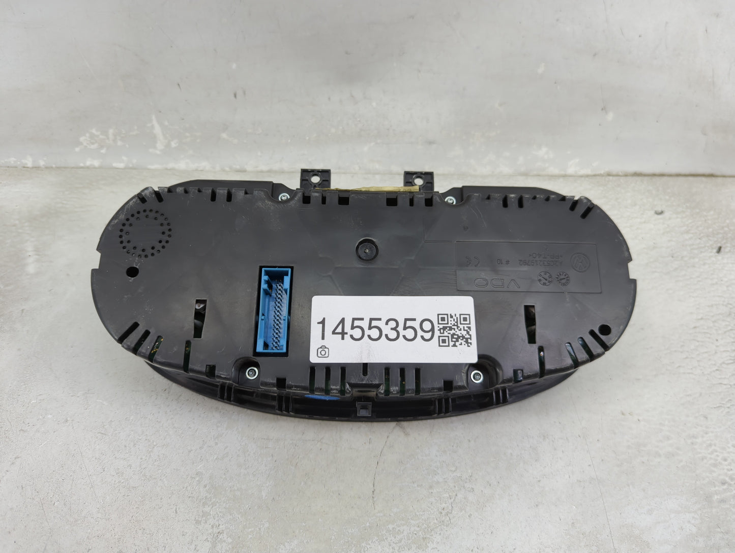 2013-2014 Volkswagen Passat Instrument Cluster Speedometer Gauges P/N:561920970F Miles: Fits Fits 2013 2014 OEM Used Auto Pa