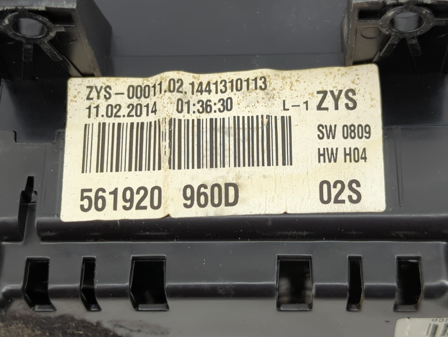2013-2014 Volkswagen Passat Instrument Cluster Speedometer Gauges P/N:561920960D A2C53415798 Miles: Fits Fits 2013 2014 OEM 