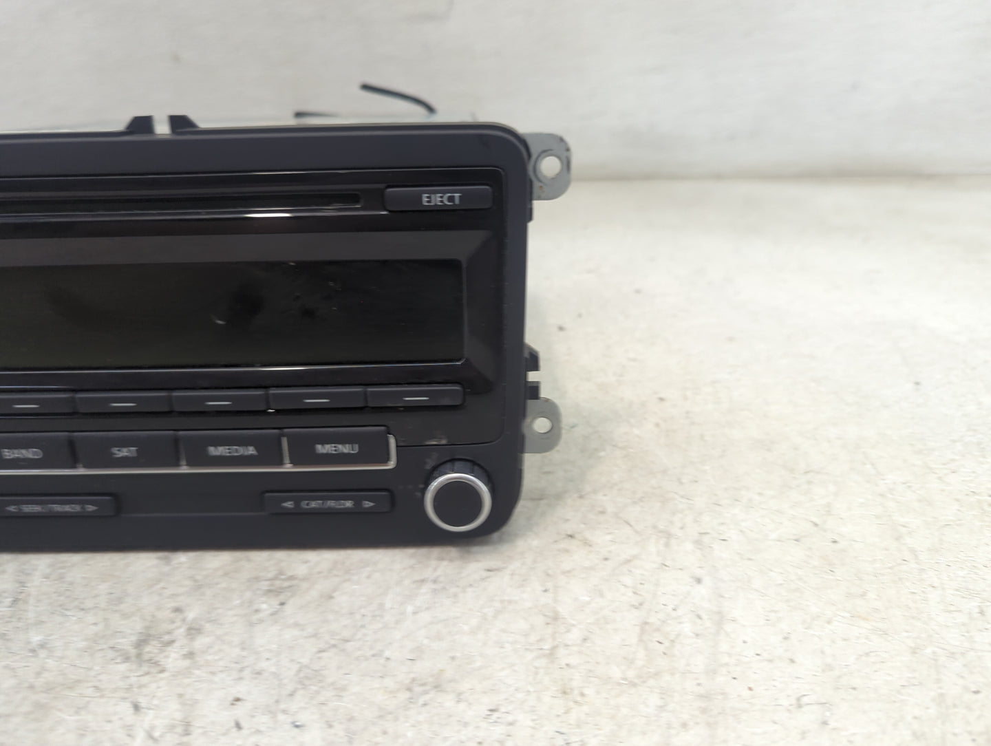 2012-2015 Volkswagen Passat Radio AM FM Cd Player Receiver Replacement P/N:1K0035164F 28354813 Fits OEM Used Auto Parts - Oe