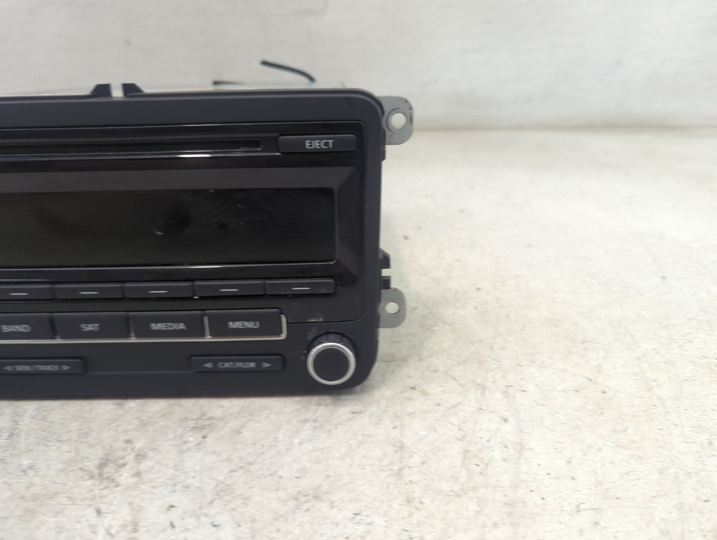 2012-2015 Volkswagen Passat Radio AM FM Cd Player Receiver Replacement P/N:1K0035164F 28354813 Fits OEM Used Auto Parts - Oe