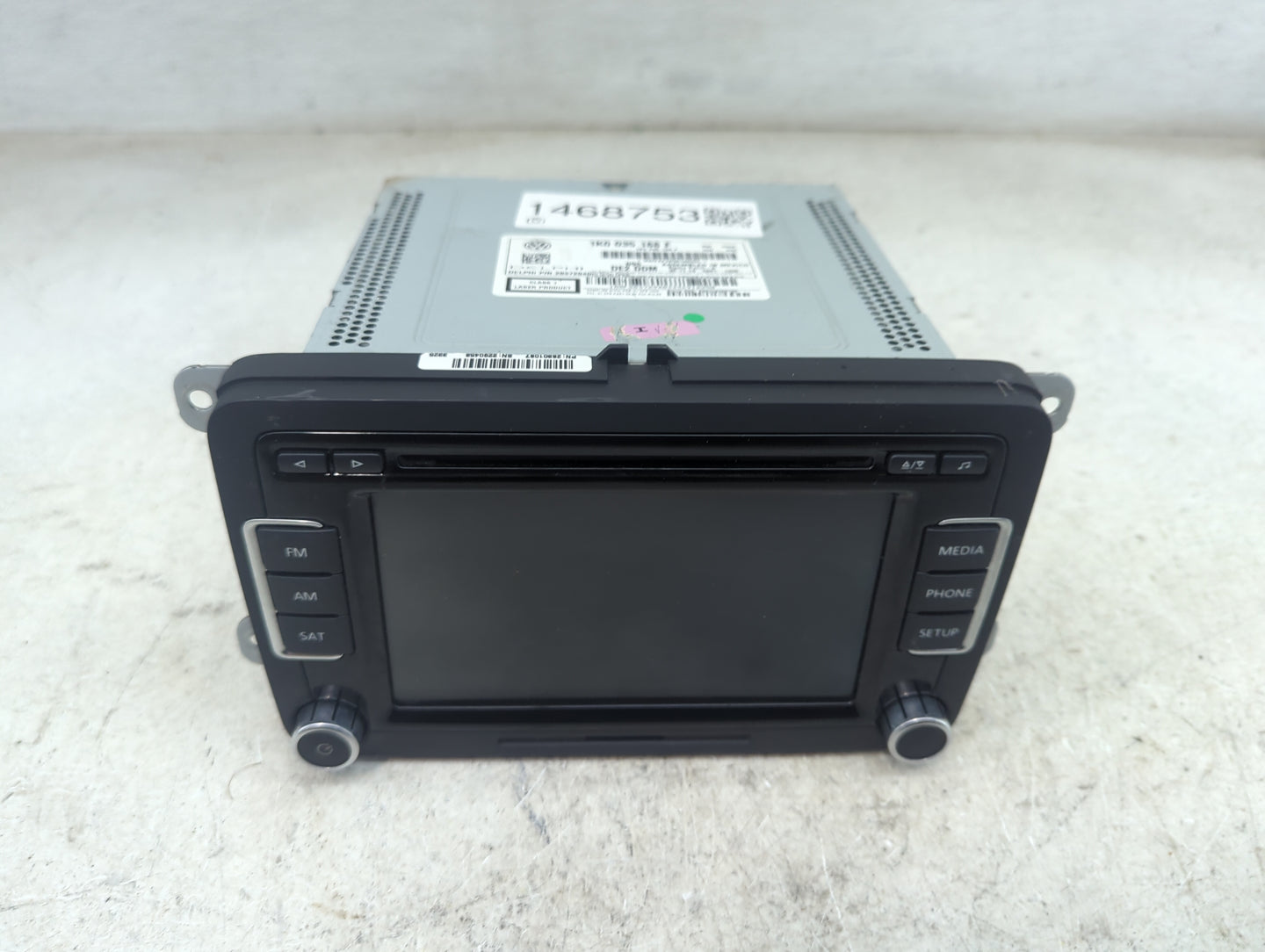 2012-2015 Volkswagen Passat Radio AM FM Cd Player Receiver Replacement P/N:1K0035188F 28372940 Fits OEM Used Auto Parts - Oe