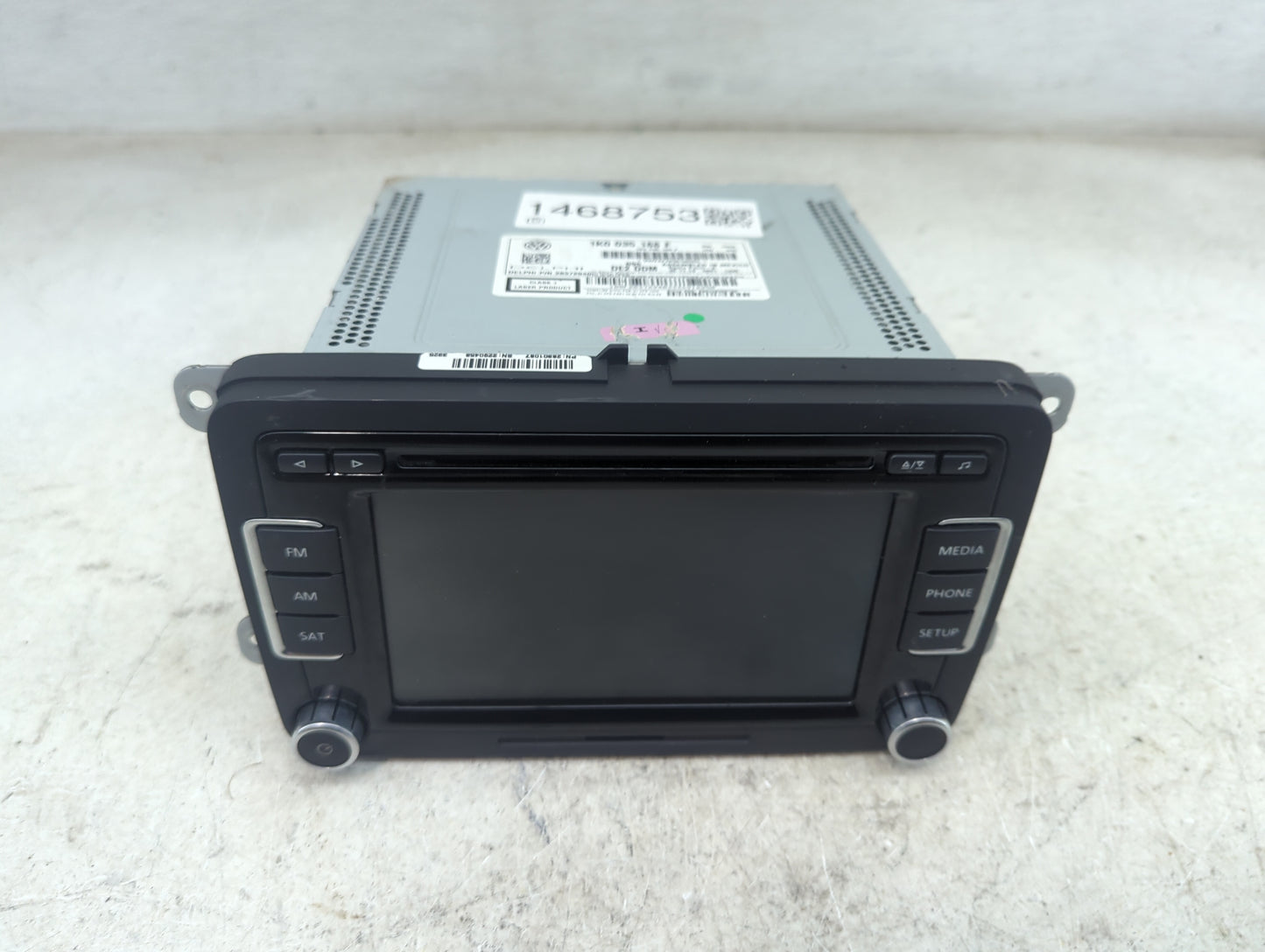 2012-2015 Volkswagen Passat Radio AM FM Cd Player Receiver Replacement P/N:1K0035188F 28372940 Fits OEM Used Auto Parts - Oe