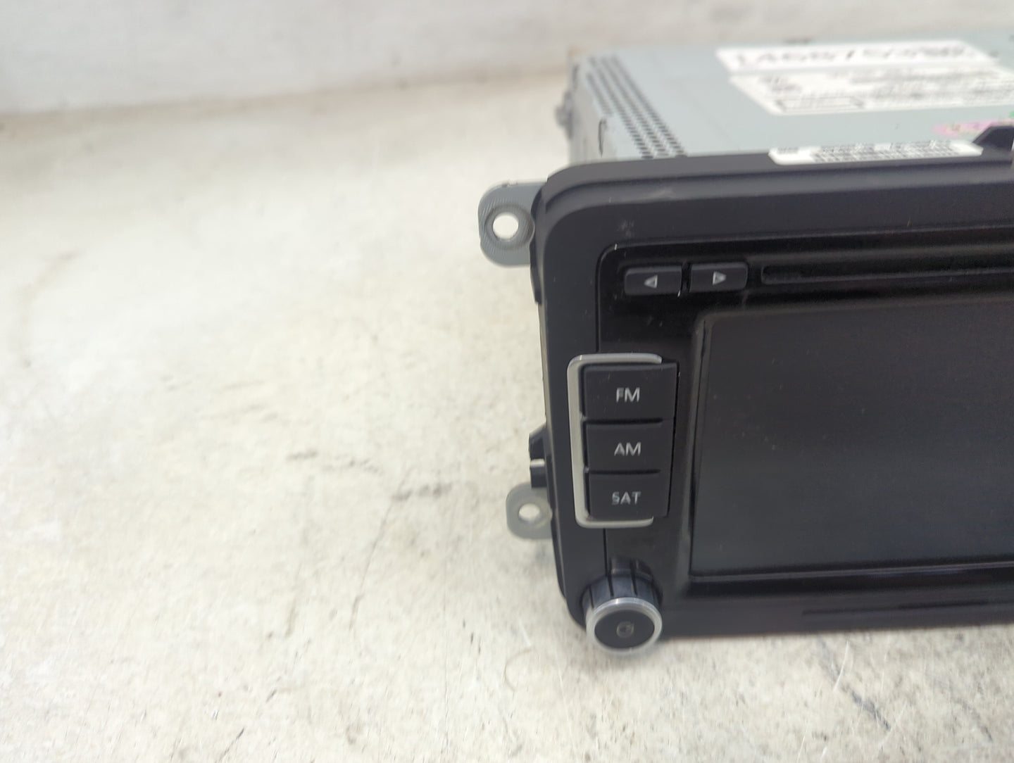 2012-2015 Volkswagen Passat Radio AM FM Cd Player Receiver Replacement P/N:1K0035188F 28372940 Fits OEM Used Auto Parts - Oe