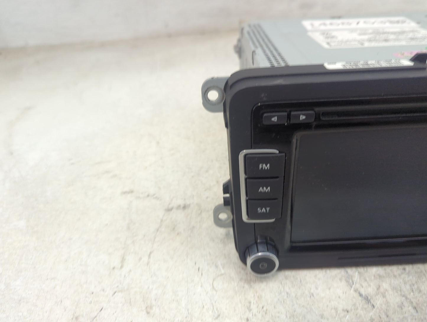 2012-2015 Volkswagen Passat Radio AM FM Cd Player Receiver Replacement P/N:1K0035188F 28372940 Fits OEM Used Auto Parts - Oe