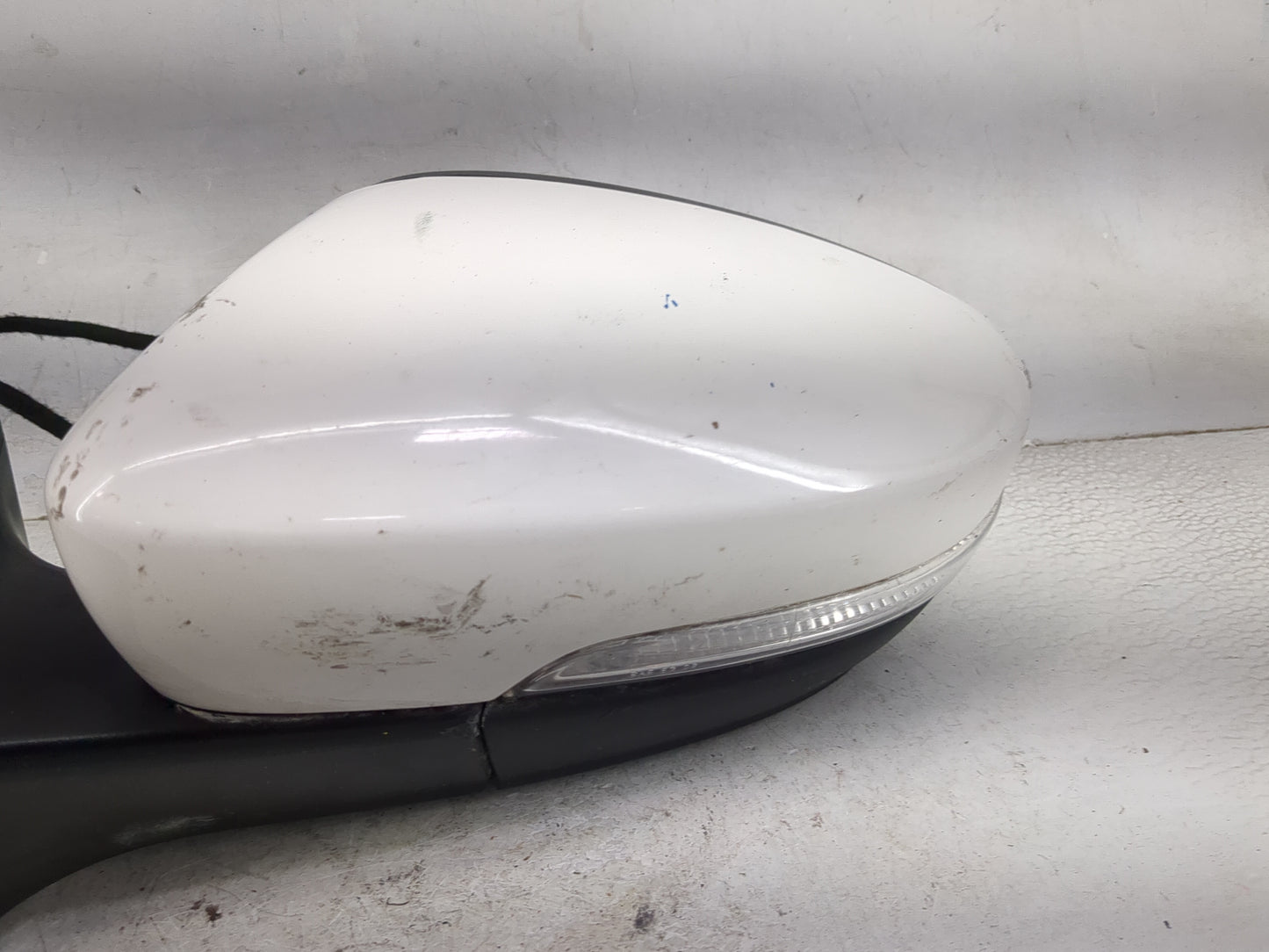 2013-2015 Volkswagen Passat Driver Side View Mirror - Left Door Mirror OEM Used - Oemusedautoparts1.com