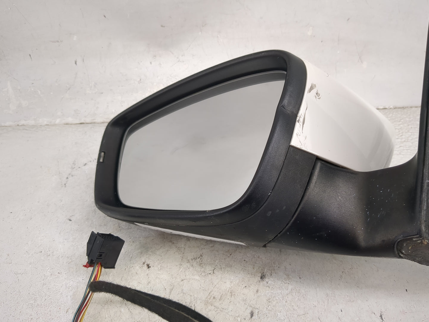 2013-2015 Volkswagen Passat Driver Side View Mirror - Left Door Mirror OEM Used - Oemusedautoparts1.com