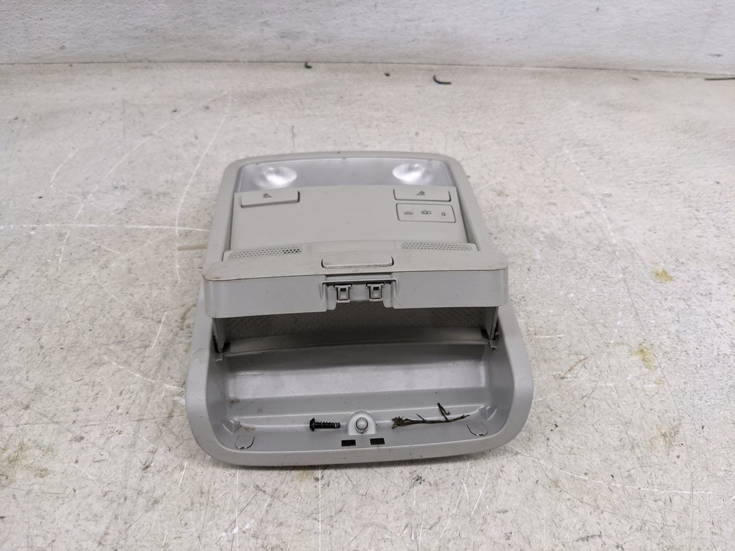 2013-2015 Volkswagen Passat Overhead Roof Console Gray - Oemusedautoparts1.com