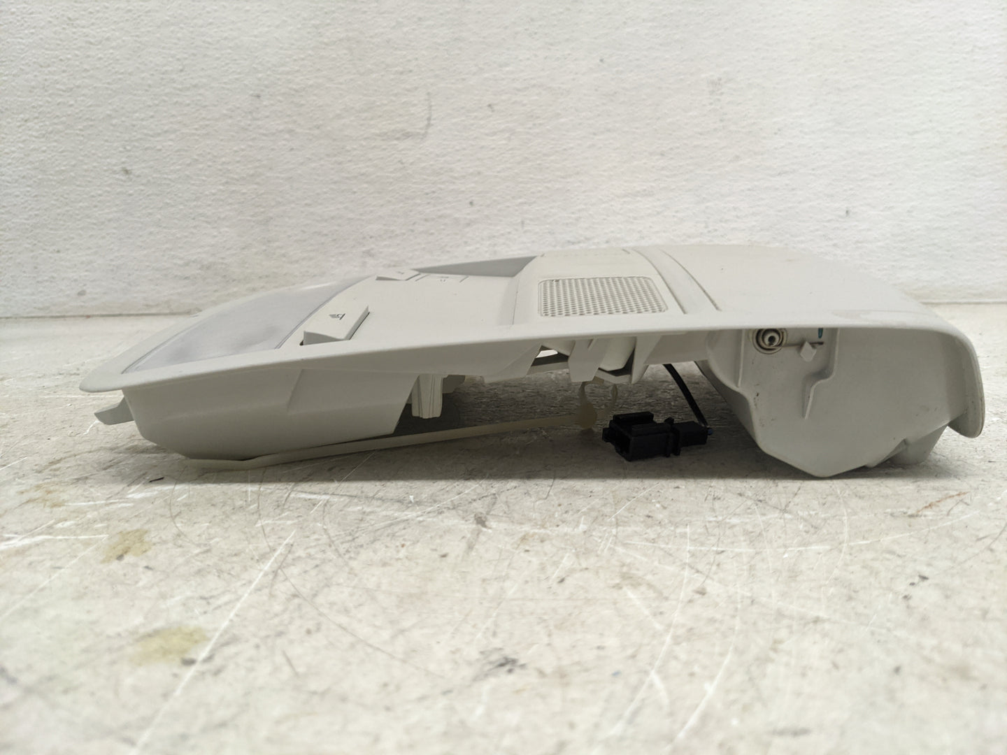2013-2015 Volkswagen Passat Overhead Roof Console Gray - Oemusedautoparts1.com
