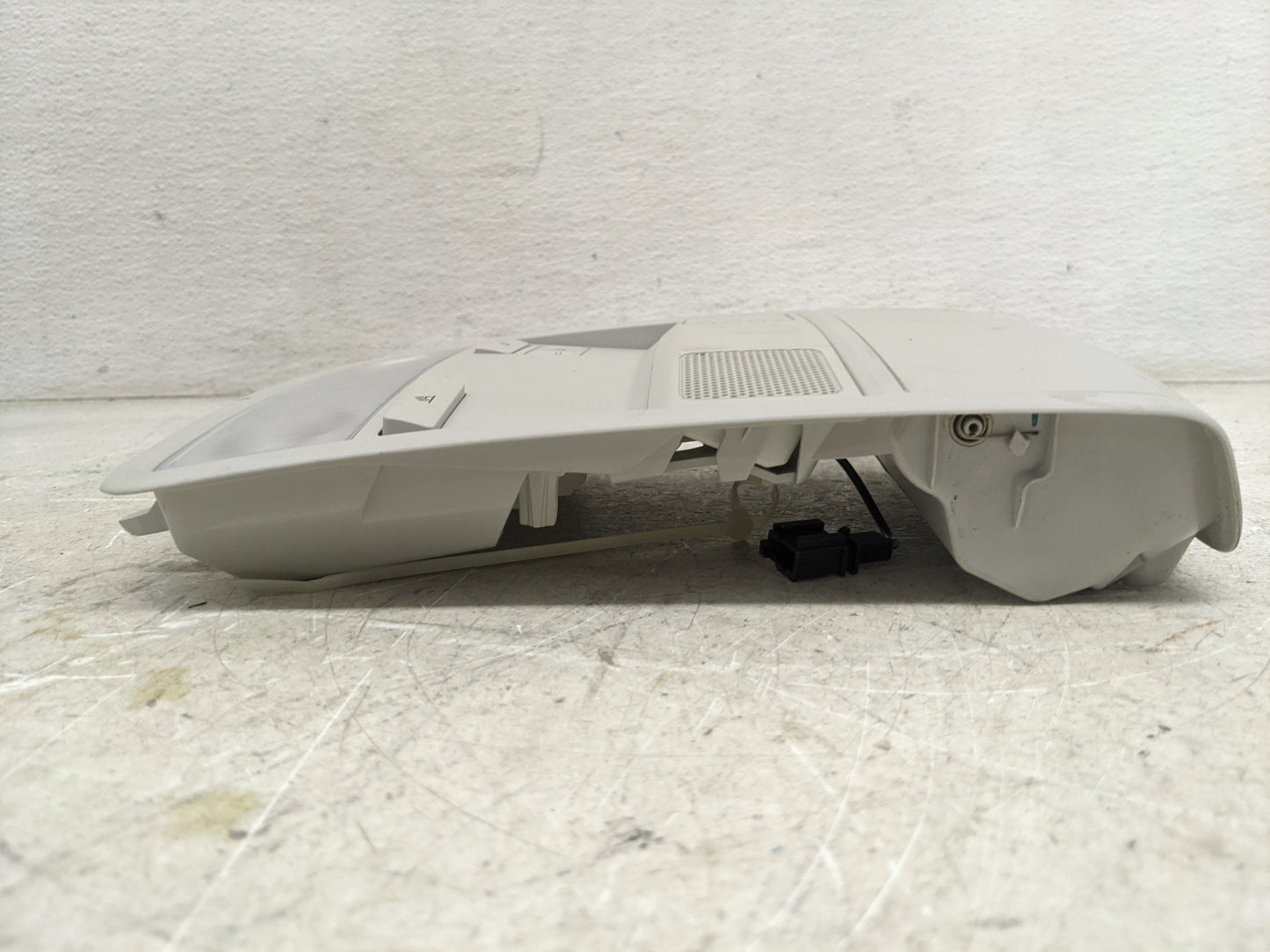 2013-2015 Volkswagen Passat Overhead Roof Console Gray - Oemusedautoparts1.com
