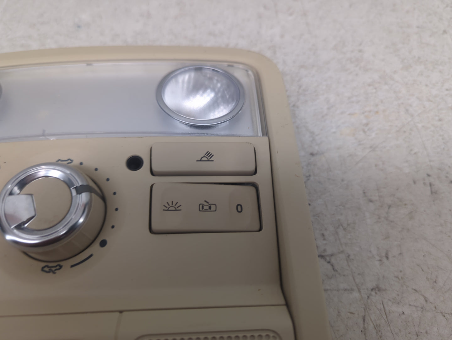 2013-2015 Volkswagen Passat Overhead Roof Console Beige 1482775 - Oemusedautoparts1.com