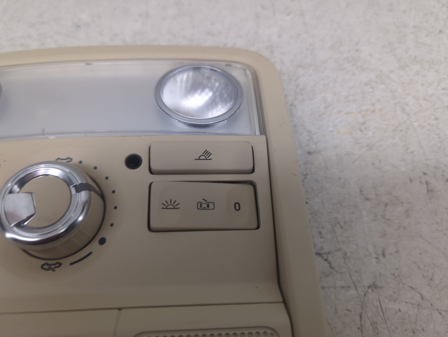 2013-2015 Volkswagen Passat Overhead Roof Console Beige 1482775 - Oemusedautoparts1.com