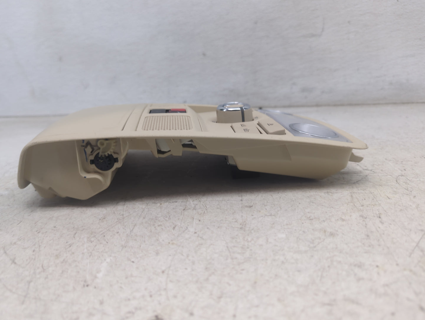 2013-2015 Volkswagen Passat Overhead Roof Console Beige 1482775 - Oemusedautoparts1.com