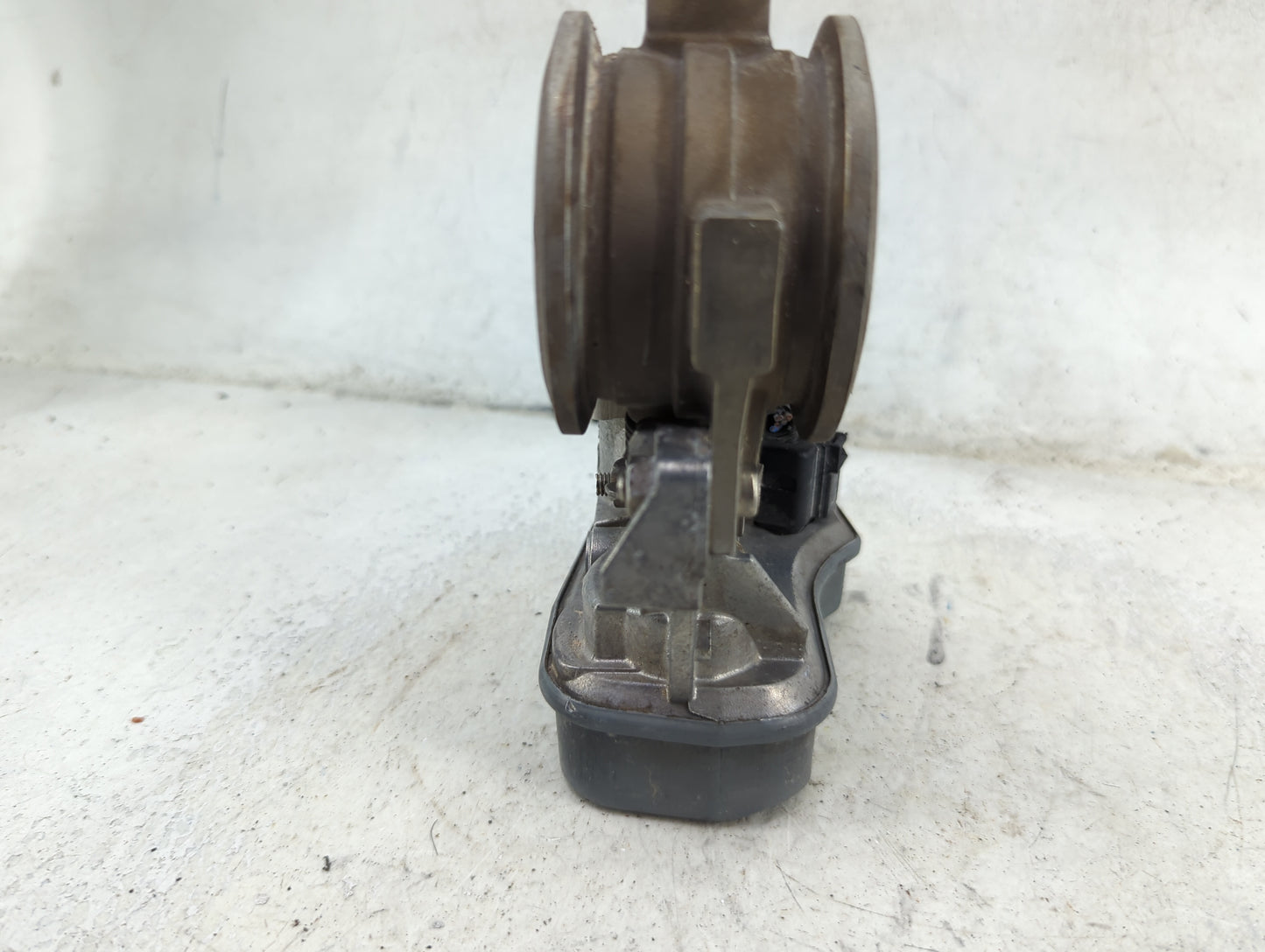 2012-2014 Volkswagen Passat Throttle Body P/N:4H0 253 683 G PCT 1147607H020 Fits Fits 2012 2013 2014 OEM Used Auto Parts - O