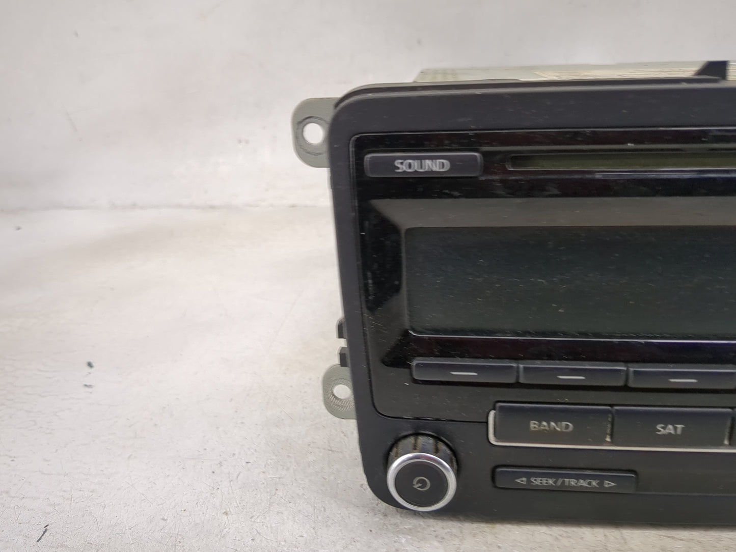 2012-2015 Volkswagen Passat Radio AM FM Cd Player Receiver Replacement P/N:1K0035164F 28367806 Fits OEM Used Auto Parts - Oe