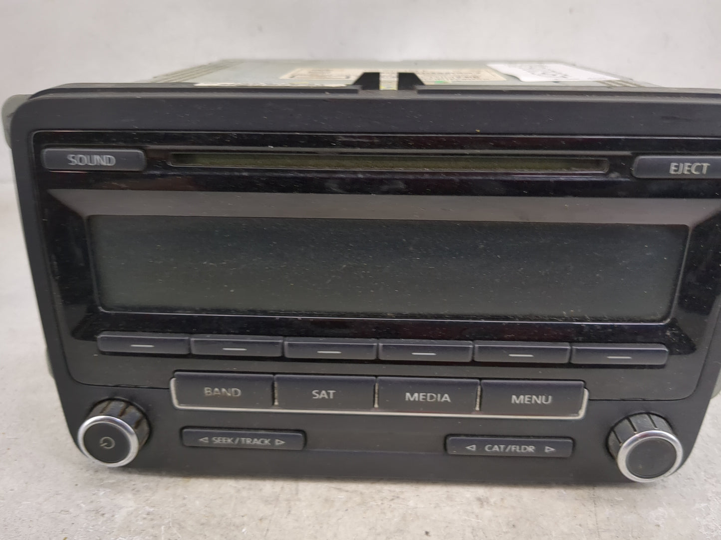 2012-2015 Volkswagen Passat Radio AM FM Cd Player Receiver Replacement P/N:1K0035164F 28367806 Fits OEM Used Auto Parts - Oe