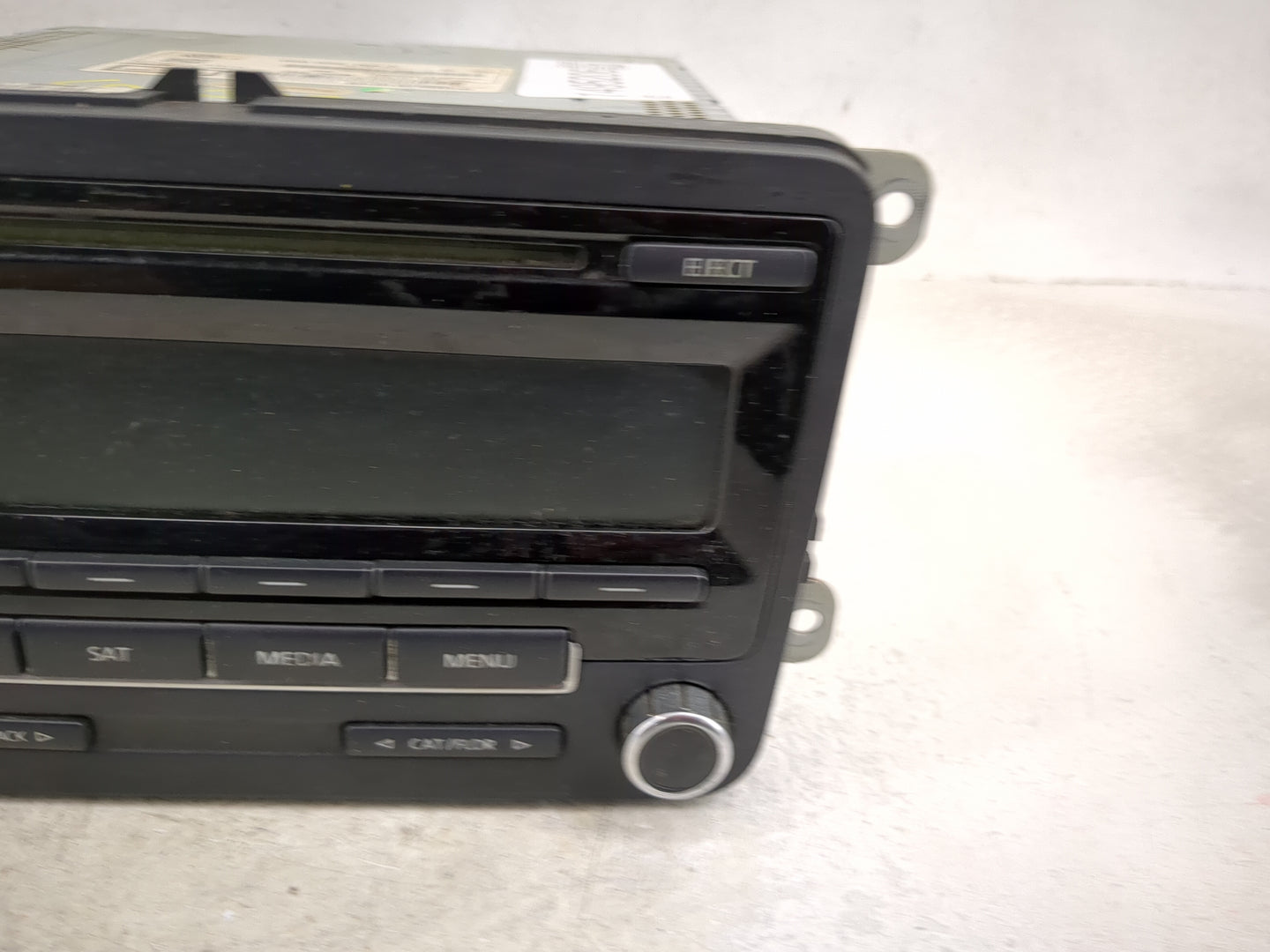 2012-2015 Volkswagen Passat Radio AM FM Cd Player Receiver Replacement P/N:1K0035164F 28367806 Fits OEM Used Auto Parts - Oe