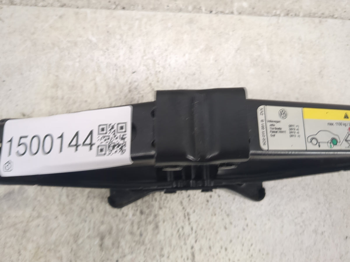 2014 Volkswagen Passat Spare Scissor Car Jack - Oemusedautoparts1.com
