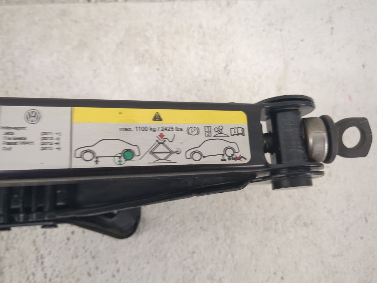 2014 Volkswagen Passat Spare Scissor Car Jack - Oemusedautoparts1.com