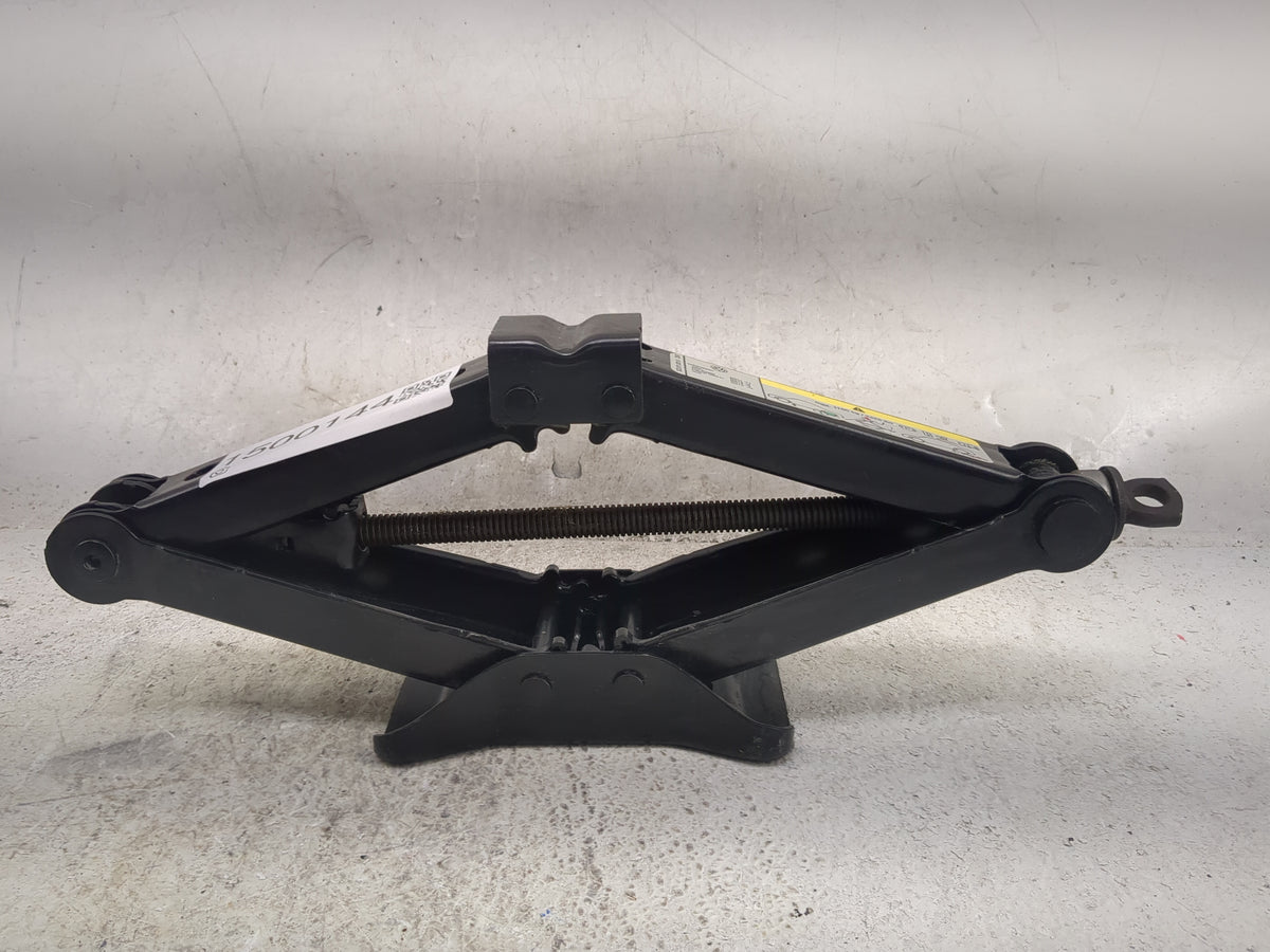 2014 Volkswagen Passat Spare Scissor Car Jack - Oemusedautoparts1.com