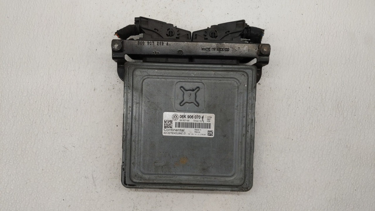 2014 Volkswagen Passat PCM Engine Control Computer ECU ECM PCU OEM P/N:06K 906 070 H 06K 906 070 J OEM Used Auto Parts - Oem